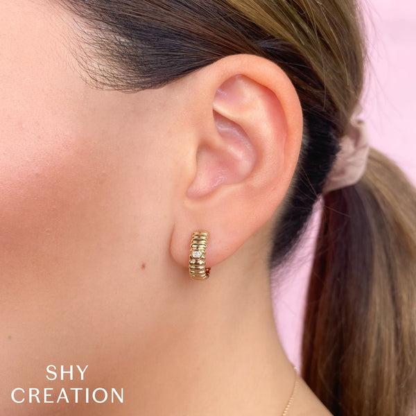 Shy Creation 0.05Ct Diamond Ribbed Bezel Hoop Earring SC55026040D0.60