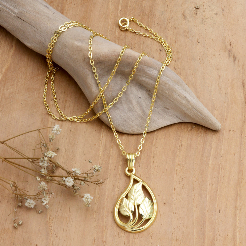 18k Gold-Plated Pendant Necklace with Leafy Motifs, "Forest Spark"